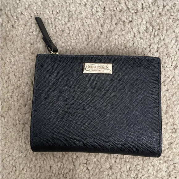 Like new Kate spade wallet - Picture 1 of 7